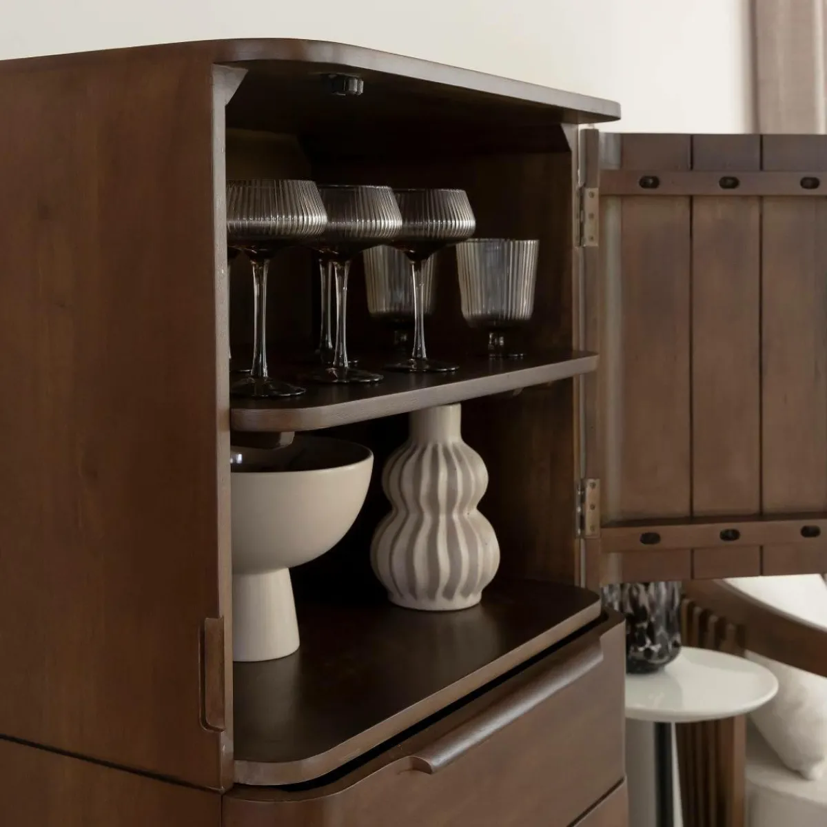 Made in Meubles Armoire en bois de manguier foncé Aléna