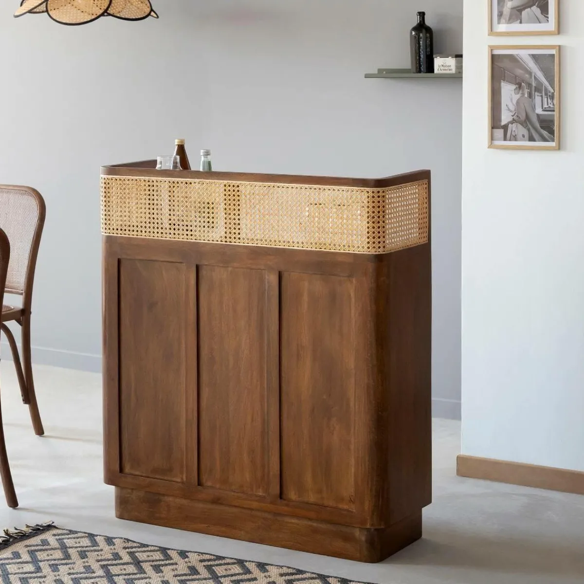 Made in Meubles Bar en bois de manguier et cannage Remick