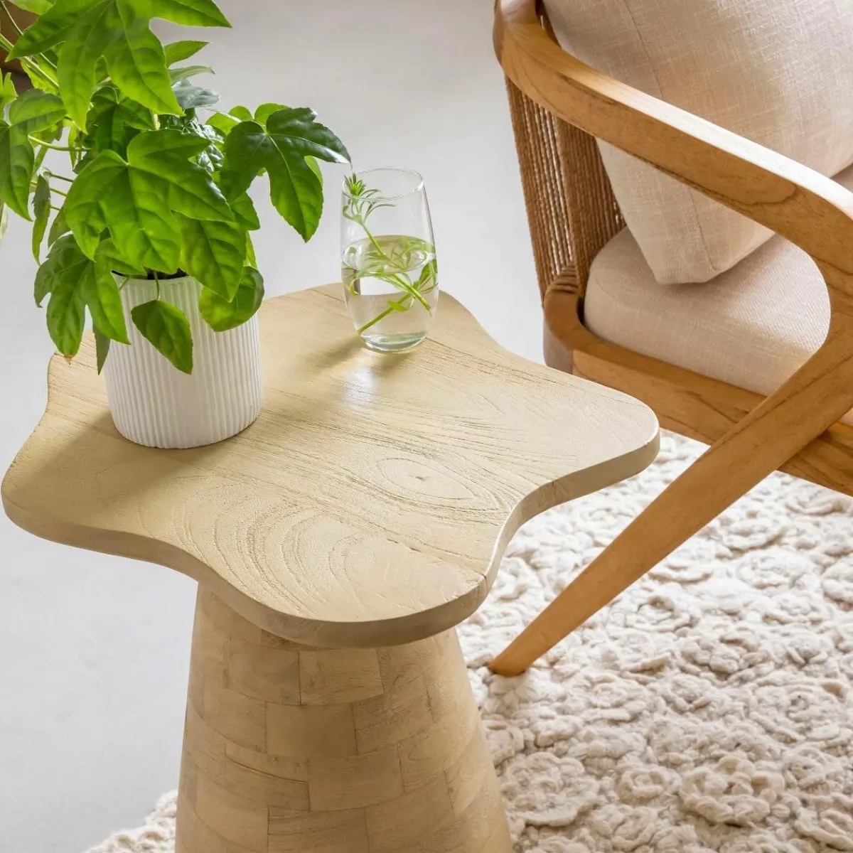 Made in Meubles Bout de canapé en bois de manguier Merlin