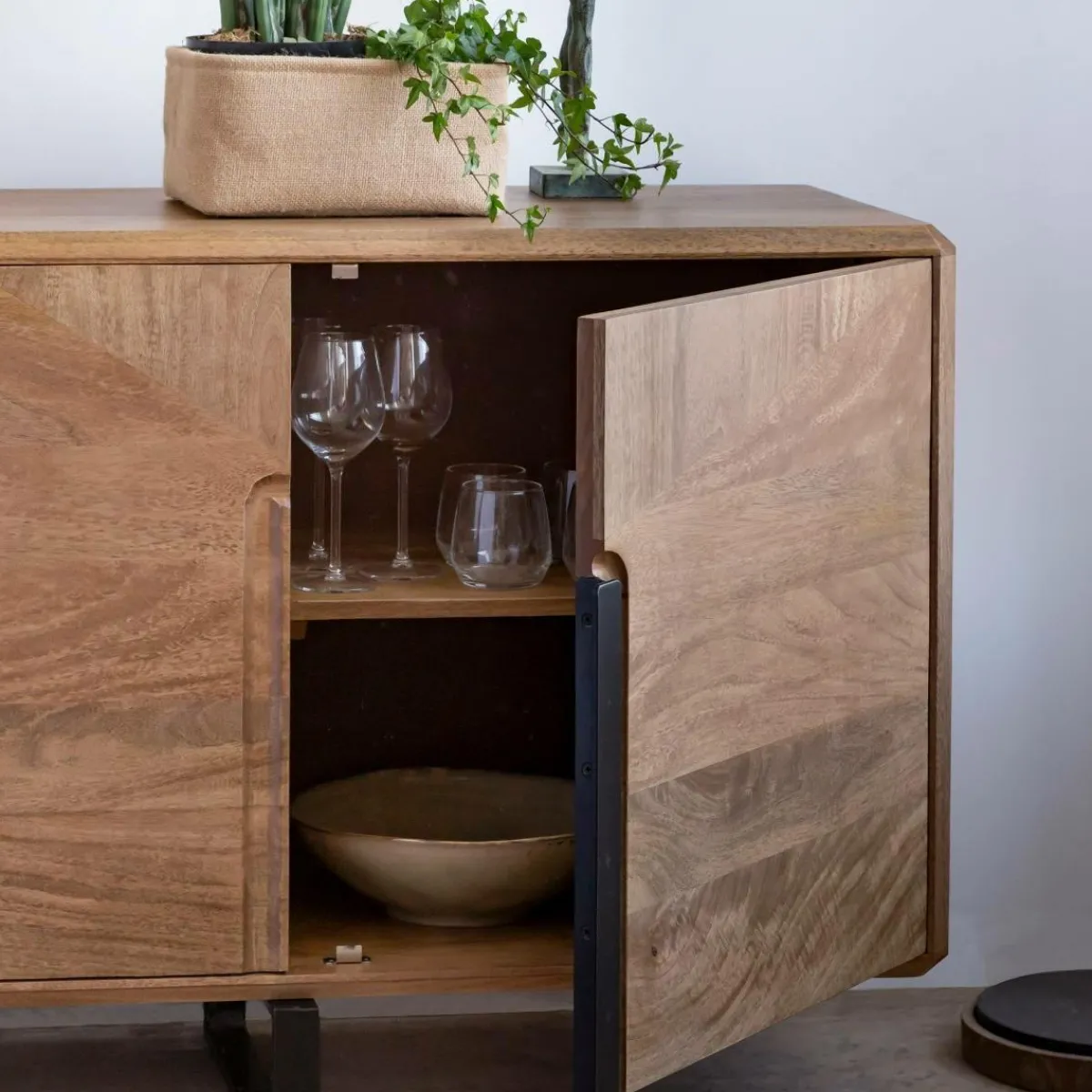 Made in Meubles Buffet en bois de manguier et métal Eglantine