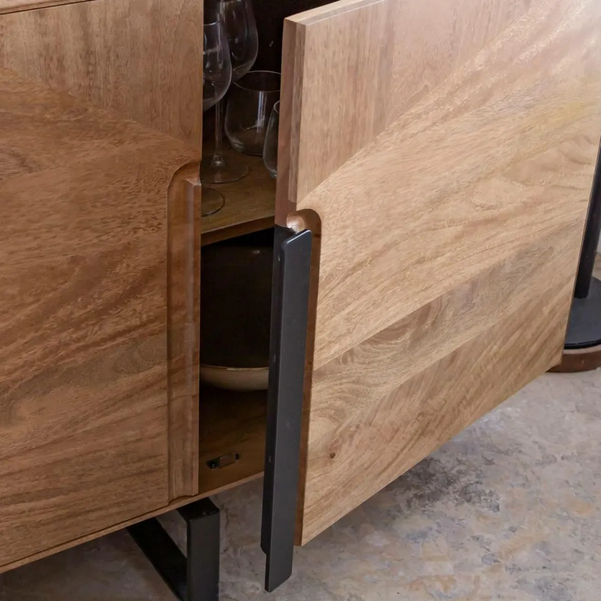 Made in Meubles Buffet en bois de manguier et métal Eglantine