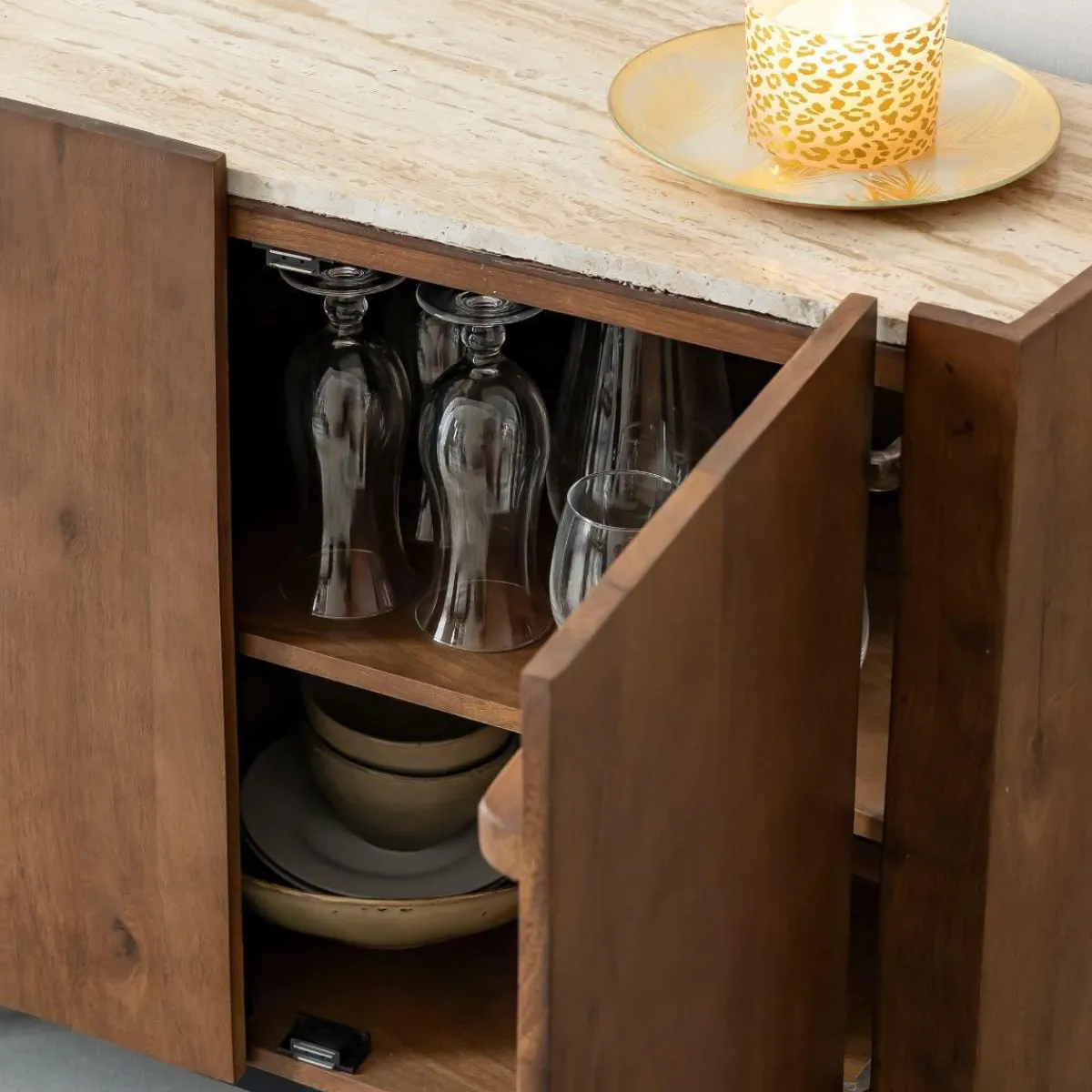 Made in Meubles Buffet en bois de manguier et travertin Azure