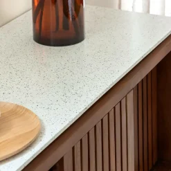 Made in Meubles Buffet haut en bois d'acacia et terrazzo Kaelis