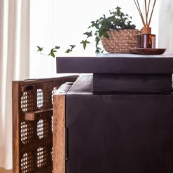 Made in Meubles Buffet sculpté en bois de manguier Camélia