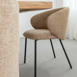 Made in Meubles Chaise avec accoudoirs ronds en tissu sable et pieds en métal Cléa (lot de 2)