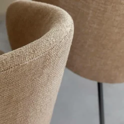 Made in Meubles Chaise avec accoudoirs ronds en tissu sable et pieds en métal Cléa (lot de 2)