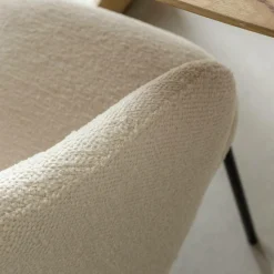 Made in Meubles Chaise avec accoudoirs ronds en tissu bouclette écru clair et pieds en métal Cléa (lot de 2)