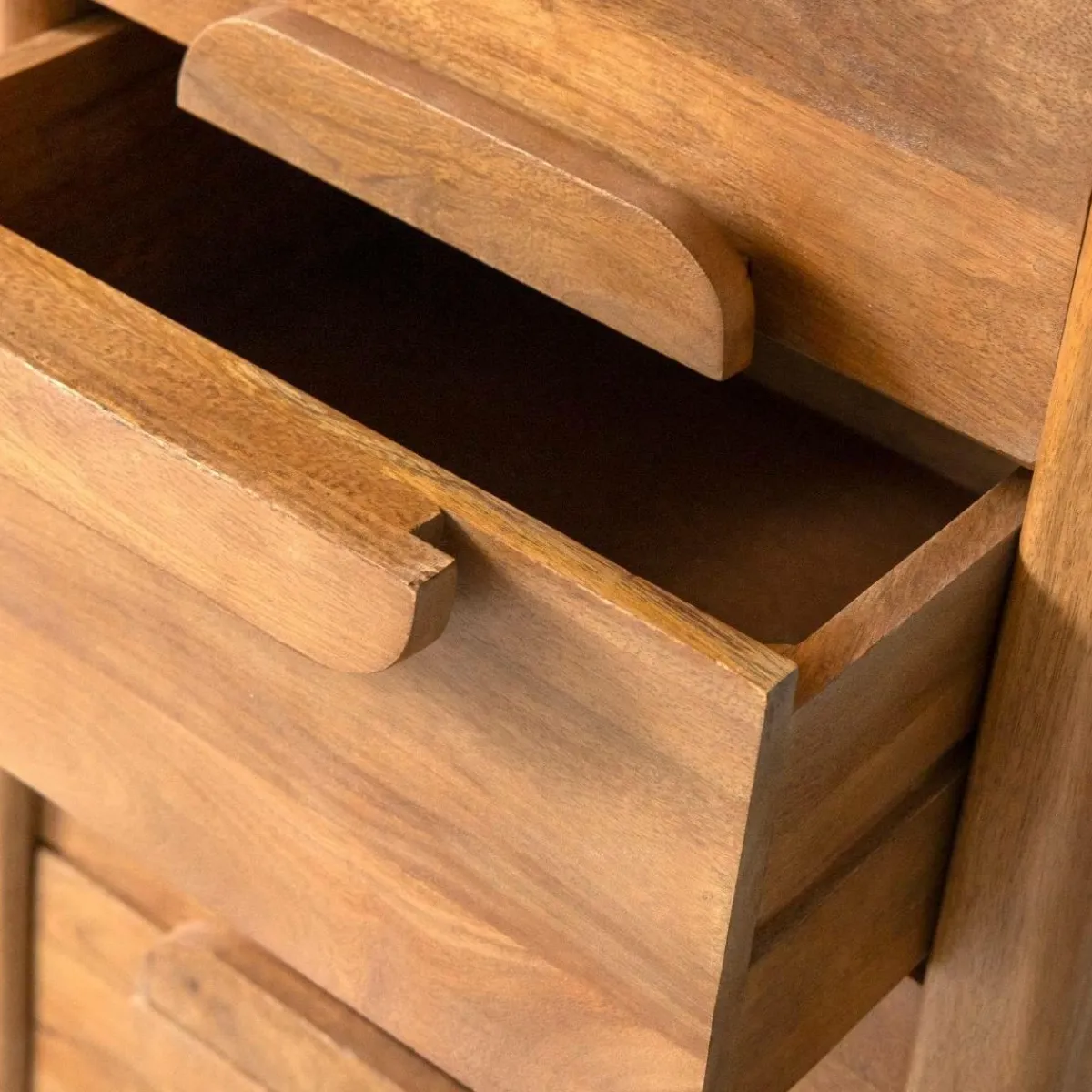 Made in Meubles Chiffonnier en bois de manguier Féodor