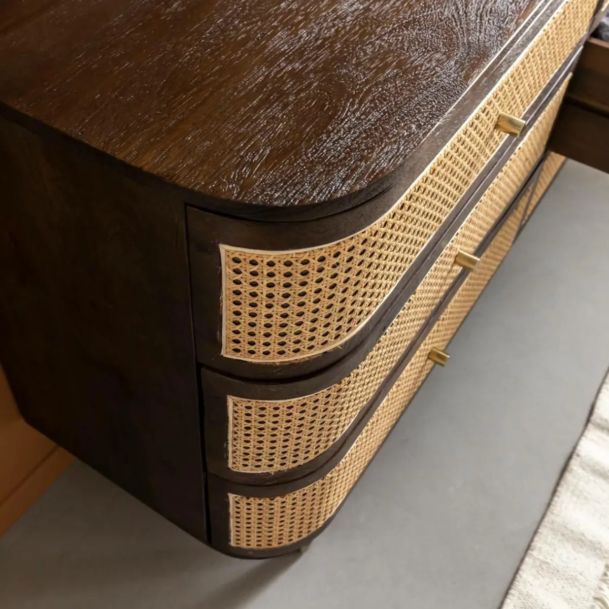 Made in Meubles Commode 6 tiroirs en bois de manguier et cannage Soren