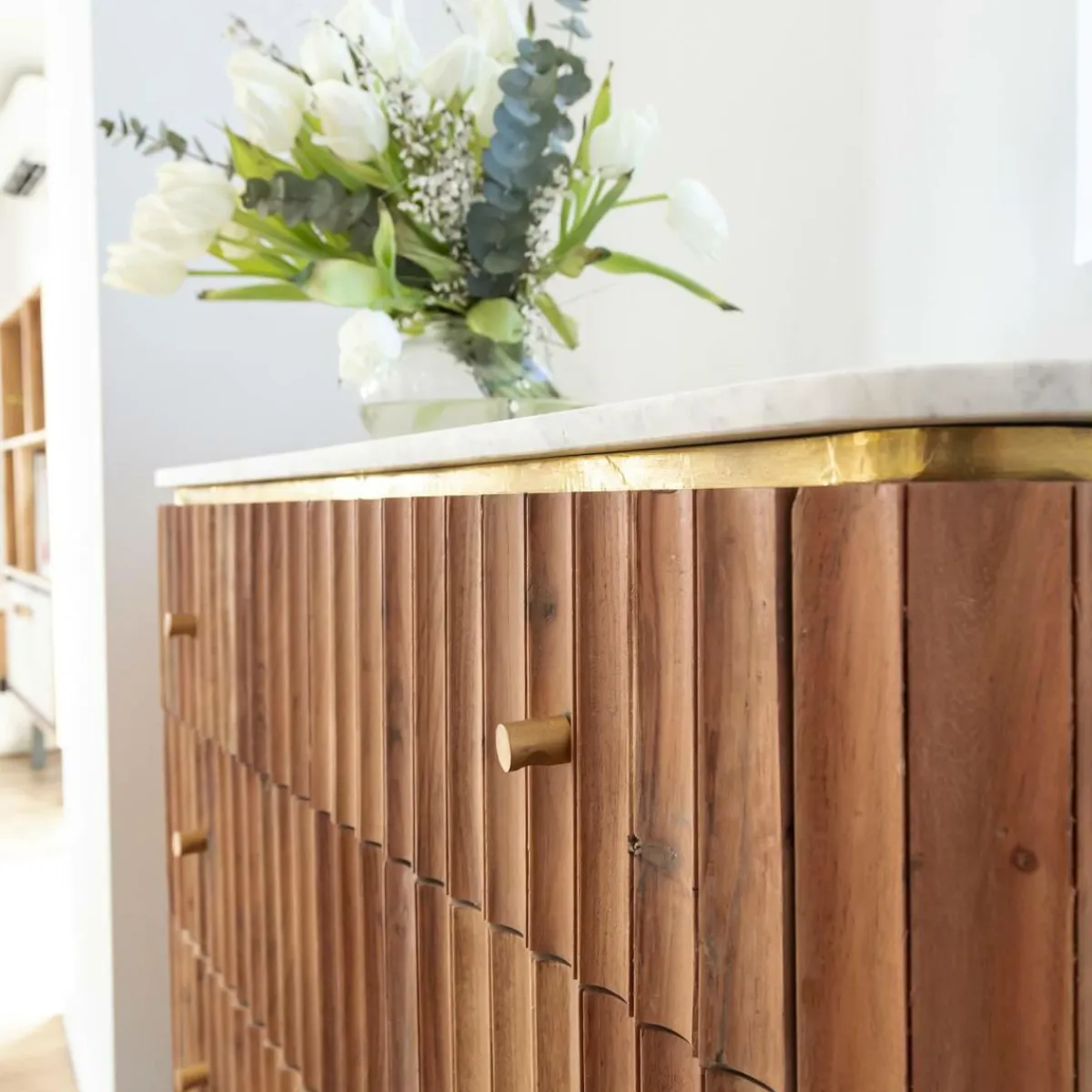Made in Meubles Commode en bois d'acacia et marbre blanc Judith