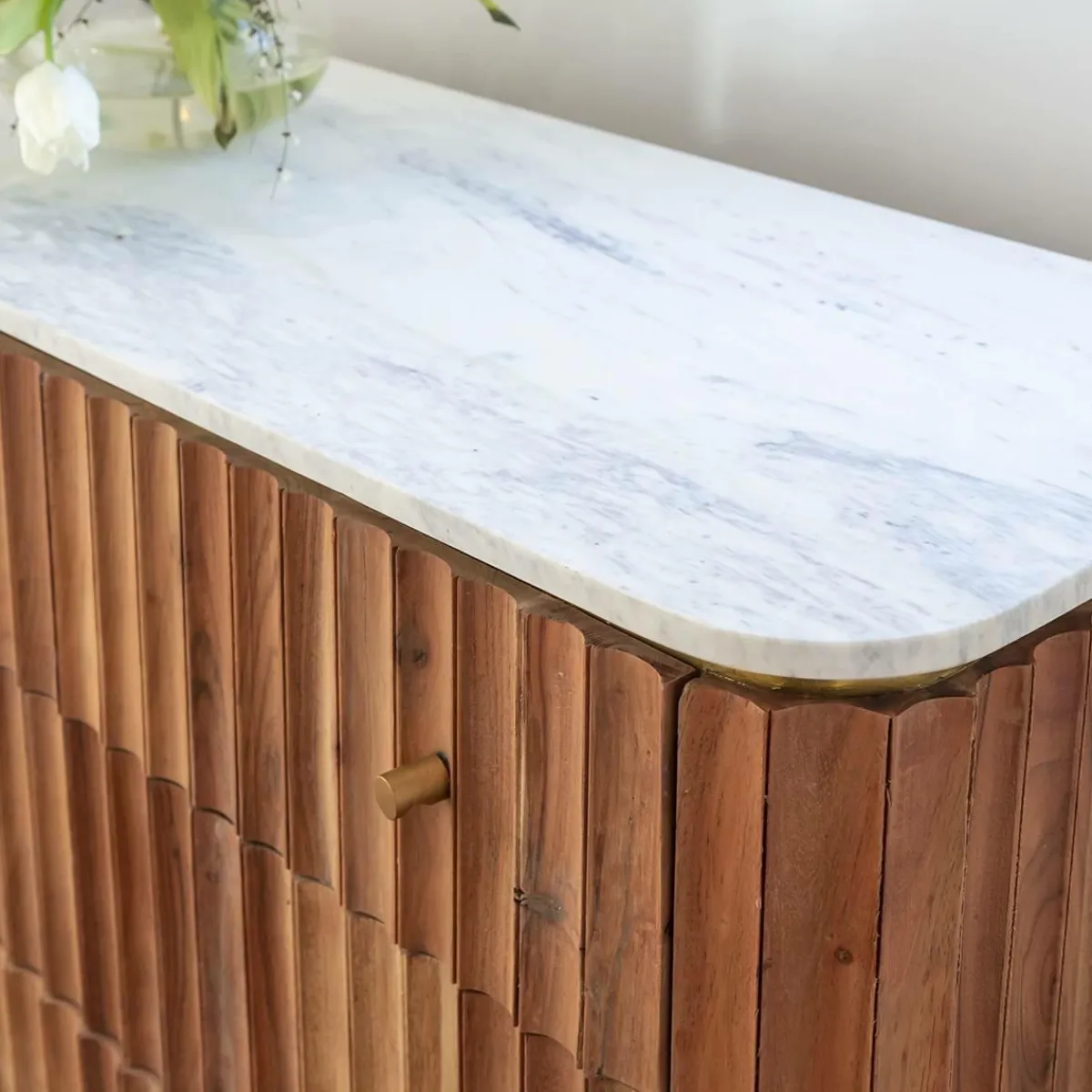 Made in Meubles Commode en bois d'acacia et marbre blanc Judith