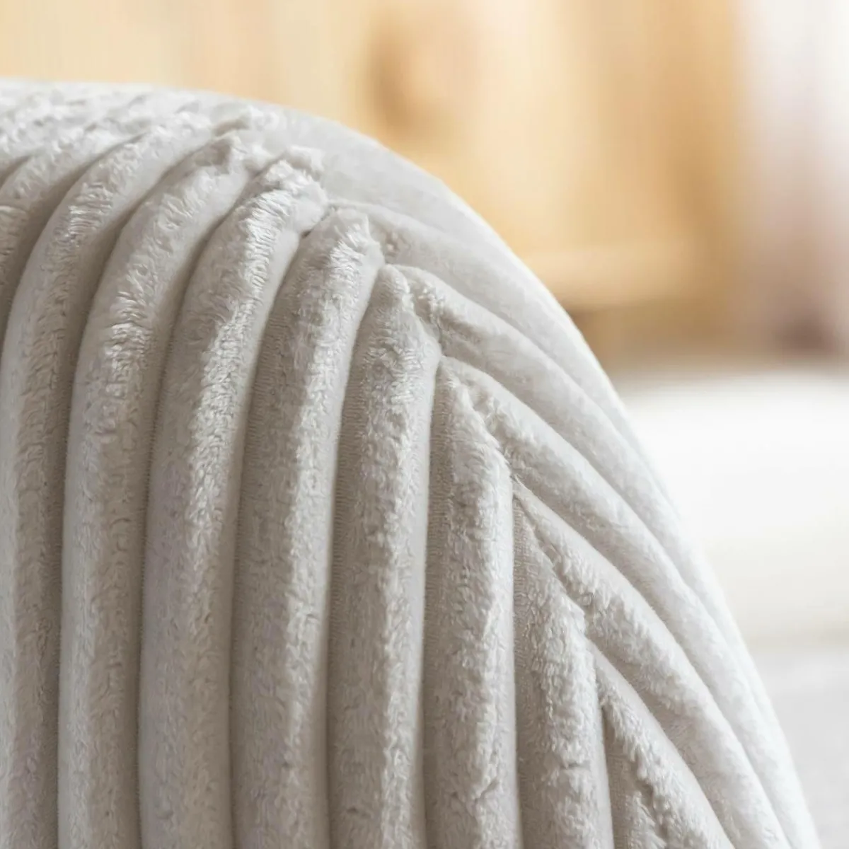 Made in Meubles Fauteuil confort en velours côtelé beige écru Johanna