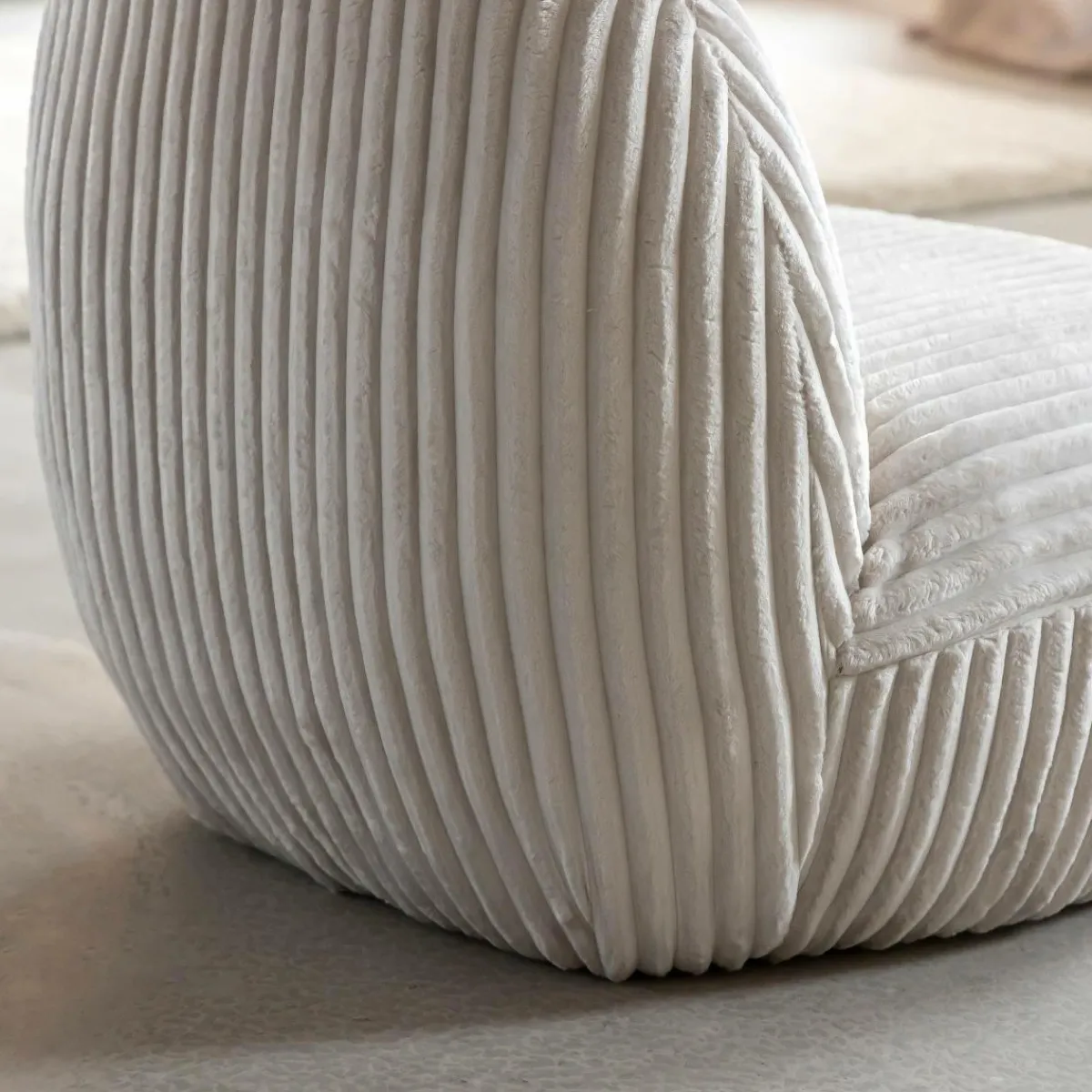 Made in Meubles Fauteuil confort en velours côtelé beige écru Johanna