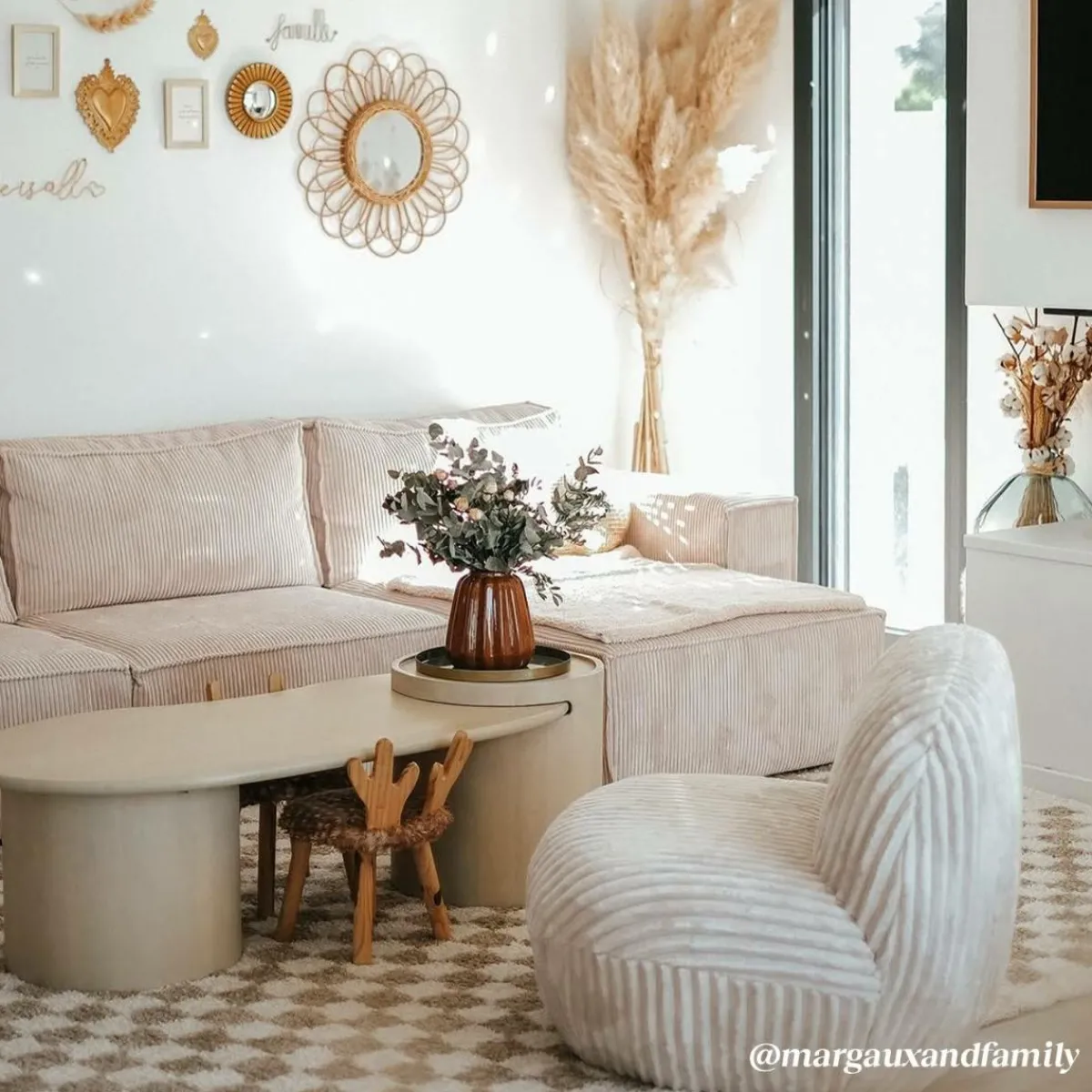 Made in Meubles Fauteuil confort en velours côtelé beige écru Johanna