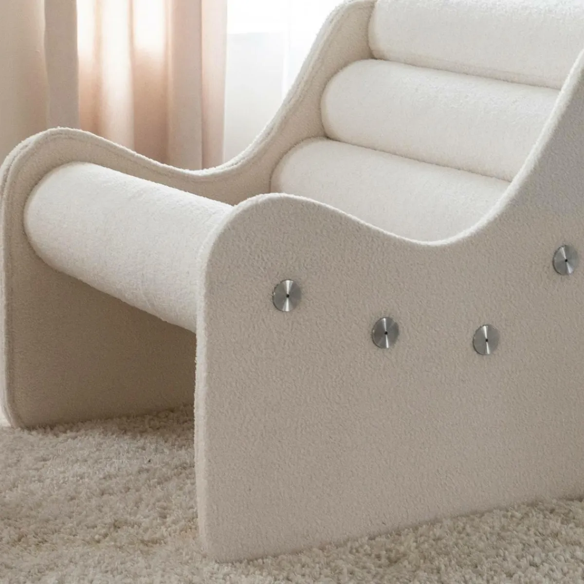 Made in Meubles Fauteuil des années 70 en tissu bouclette blanc Athéna