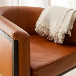 Made in Meubles Fauteuil en cuir marron et métal Sacha