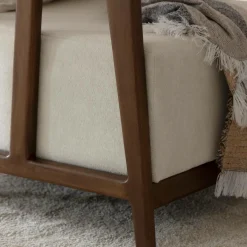 Made in Meubles Fauteuil en manguier et en velours Térence