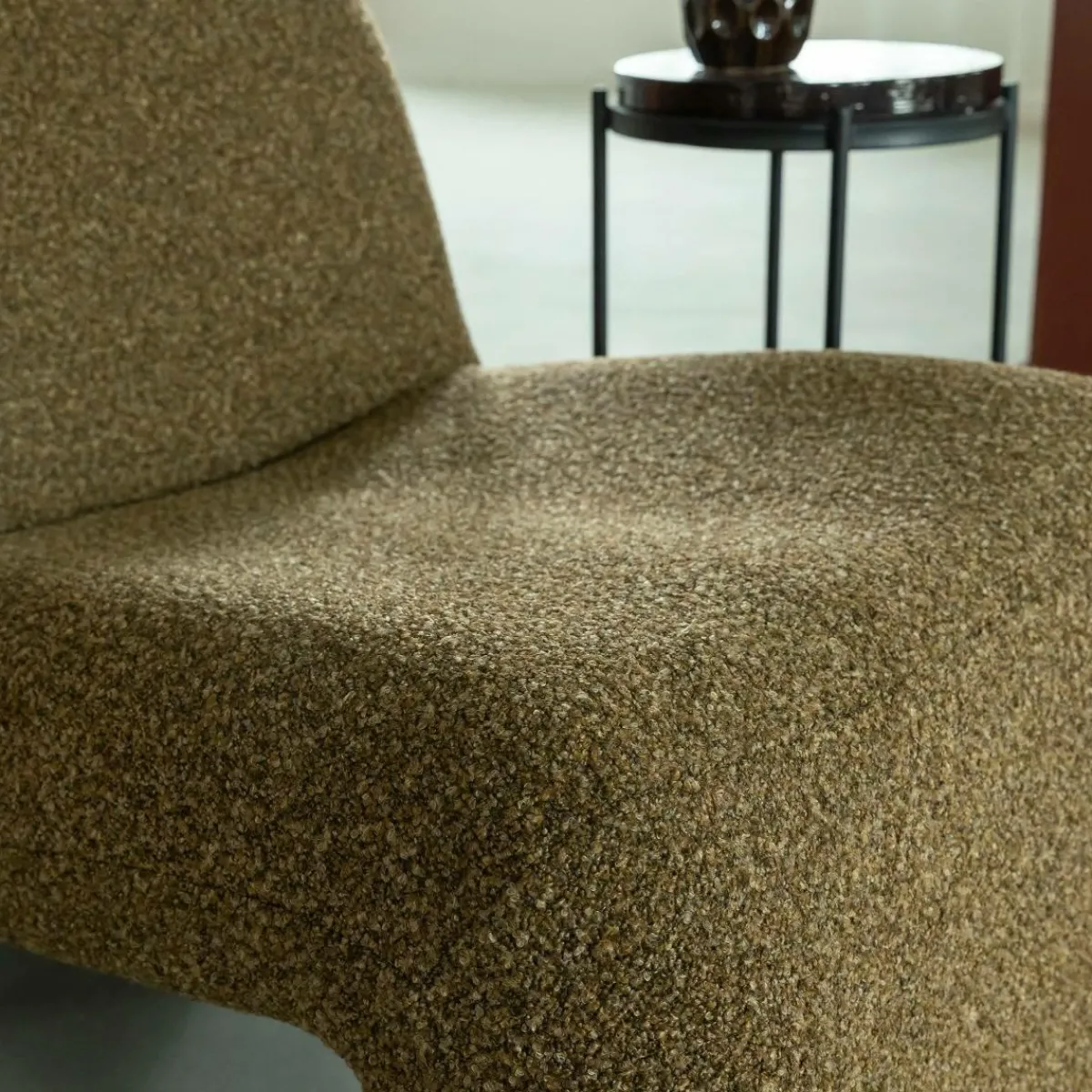 Made in Meubles Fauteuil en tissu bouclette marron Ludovic