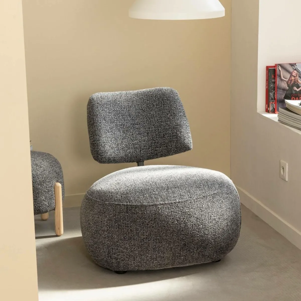 Made in Meubles Fauteuil en tissu bouclette avec dossier gris foncé Teresia