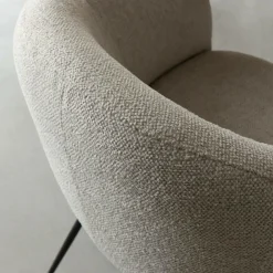 Made in Meubles Fauteuil en tissu écru et pieds en métal Sandy