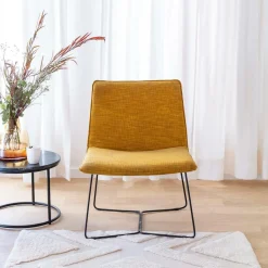 Made in Meubles Fauteuil en tissu jaune et métal Isaure