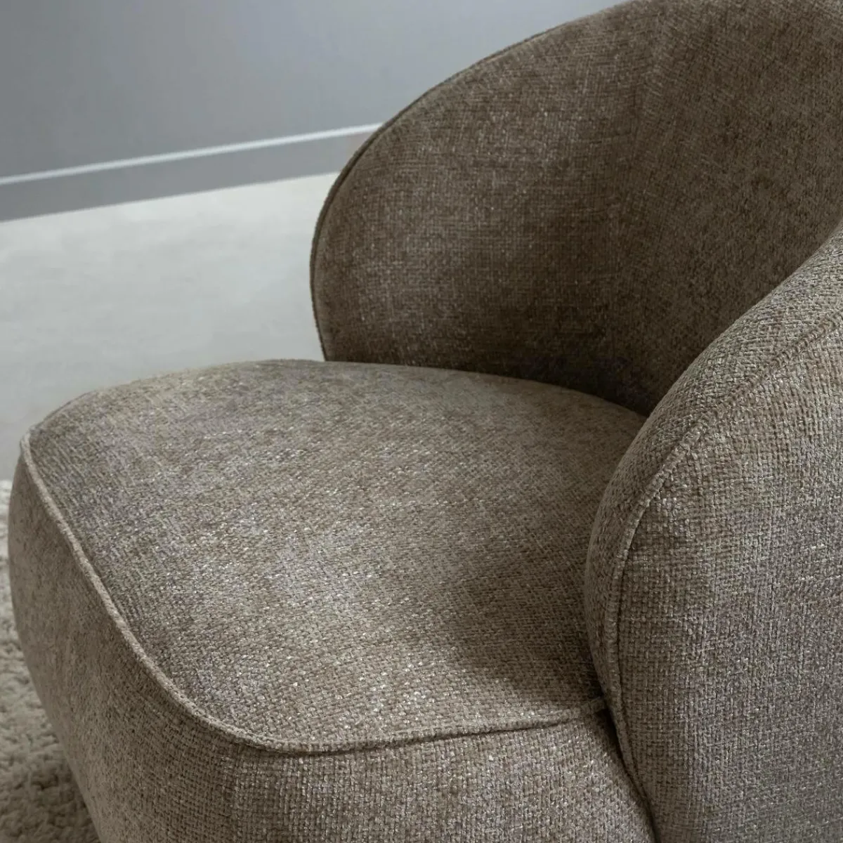 Made in Meubles Fauteuil en tissu taupe Travis