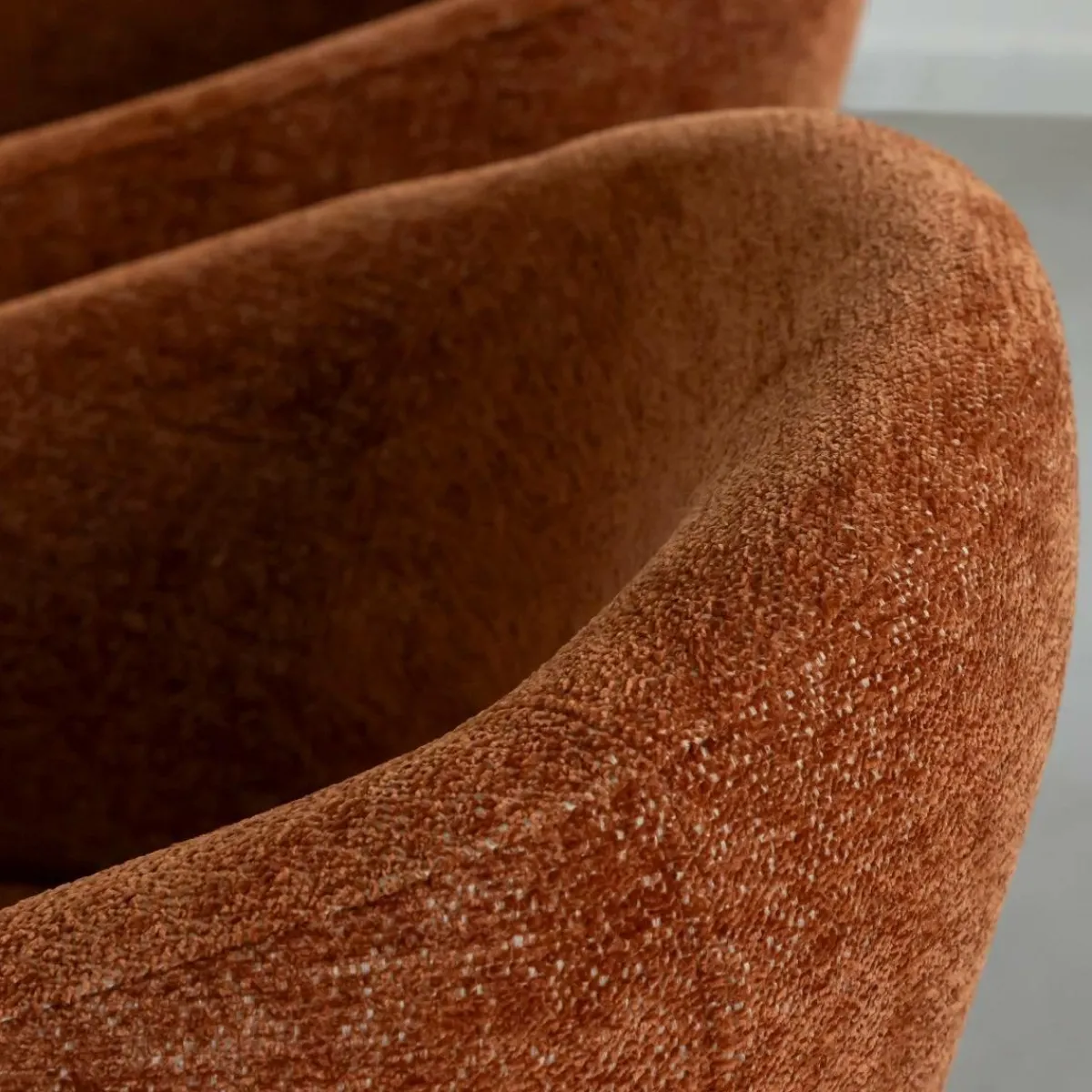 Made in Meubles Fauteuil en tissu terracotta et pieds en métal Sandy