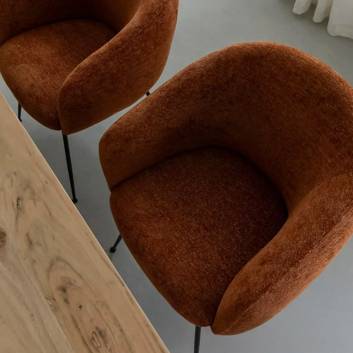Made in Meubles Fauteuil en tissu terracotta et pieds en métal Sandy