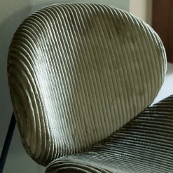 Made in Meubles Fauteuil en velours vert Dorian