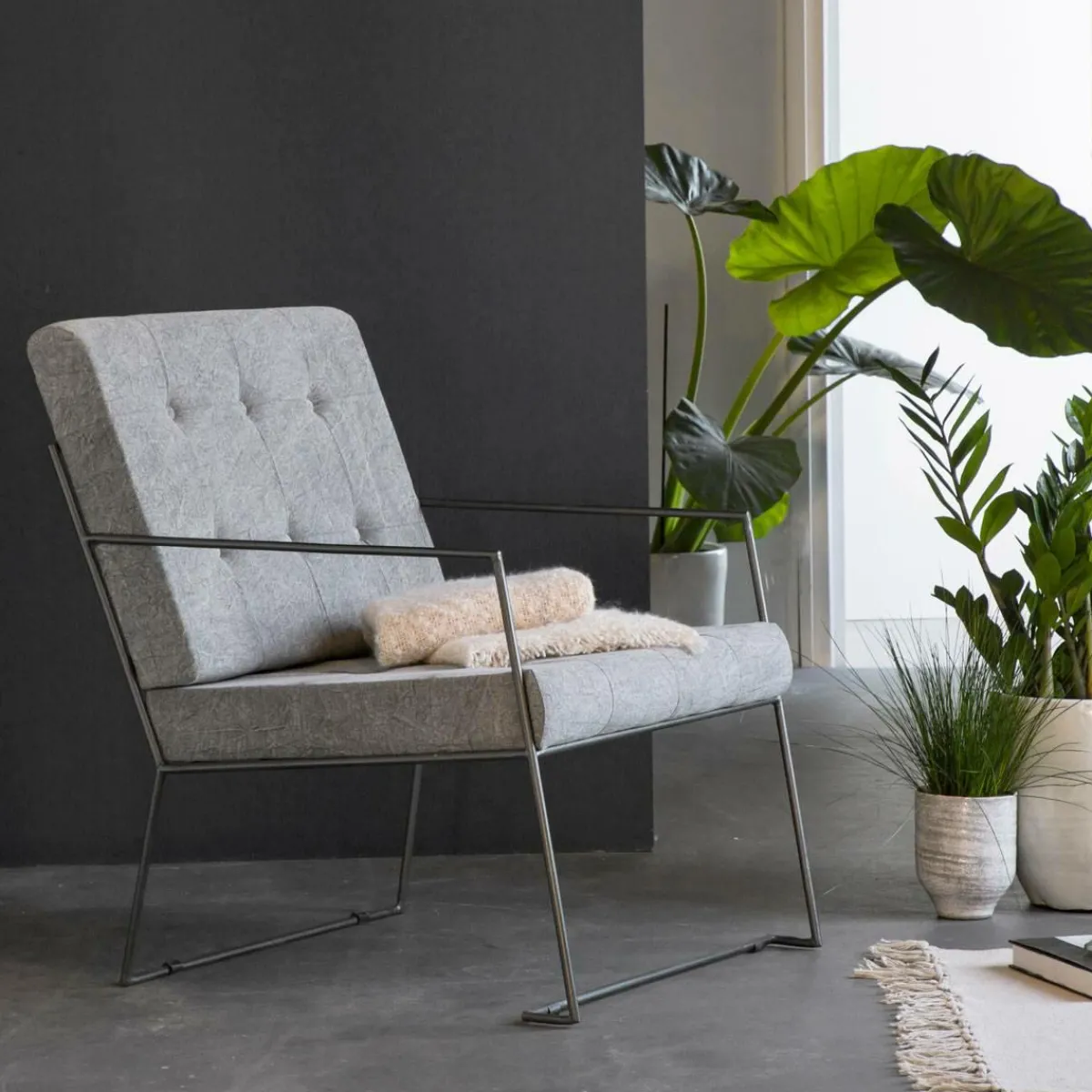 Made in Meubles Fauteuil lounge en tissu bleu délavé armature métal