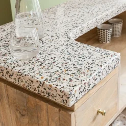 Made in Meubles Meuble bar en bois de manguier et terrazzo Lou