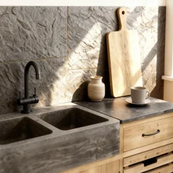 Made in Meubles Meuble bas de cuisine en bois recyclé et pierre bleue Romain