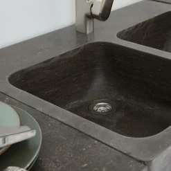 Made in Meubles Meuble bas de cuisine en bois recyclé et pierre bleue Romain