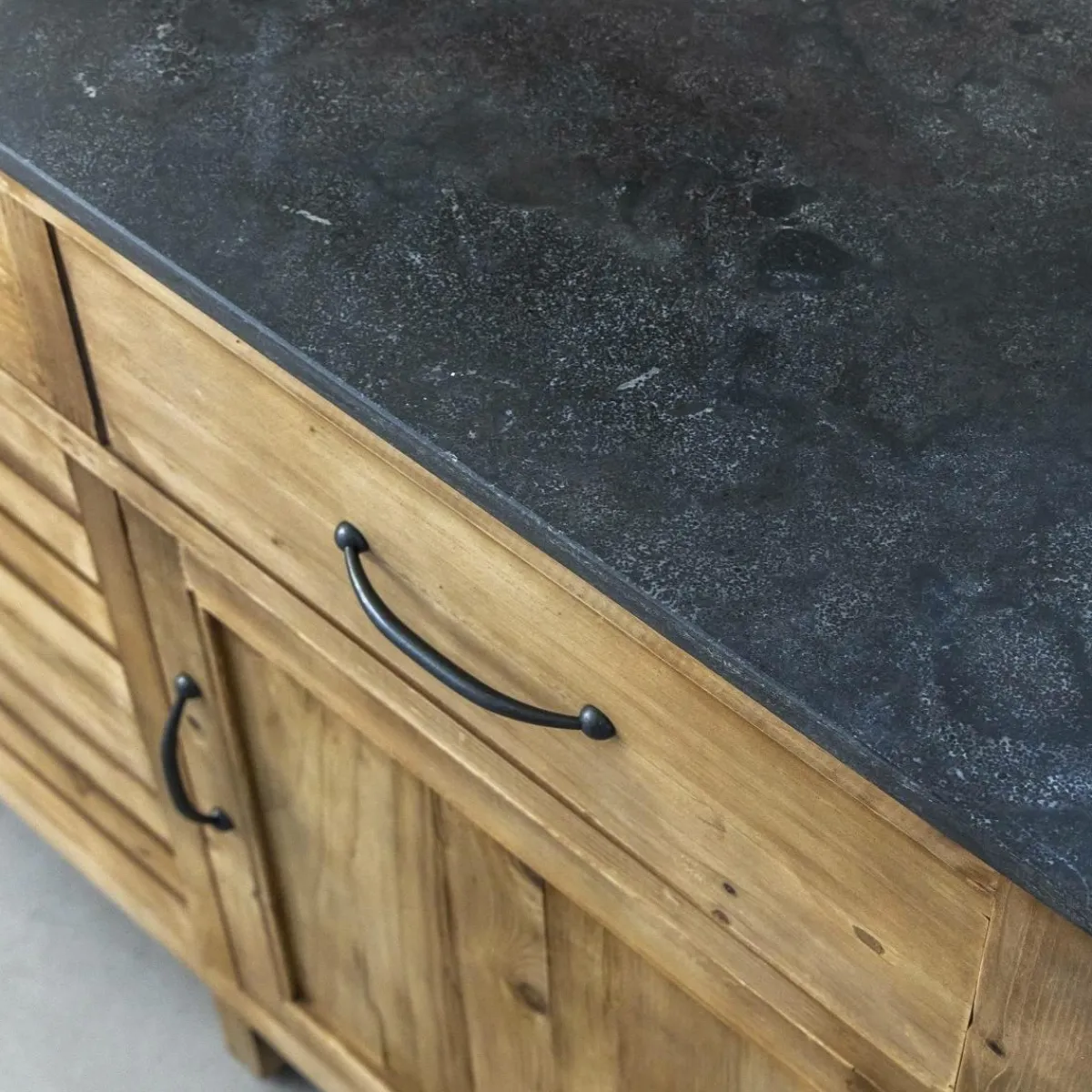 Made in Meubles Meuble sous vasque en vieux pin et pierre bleue Garance