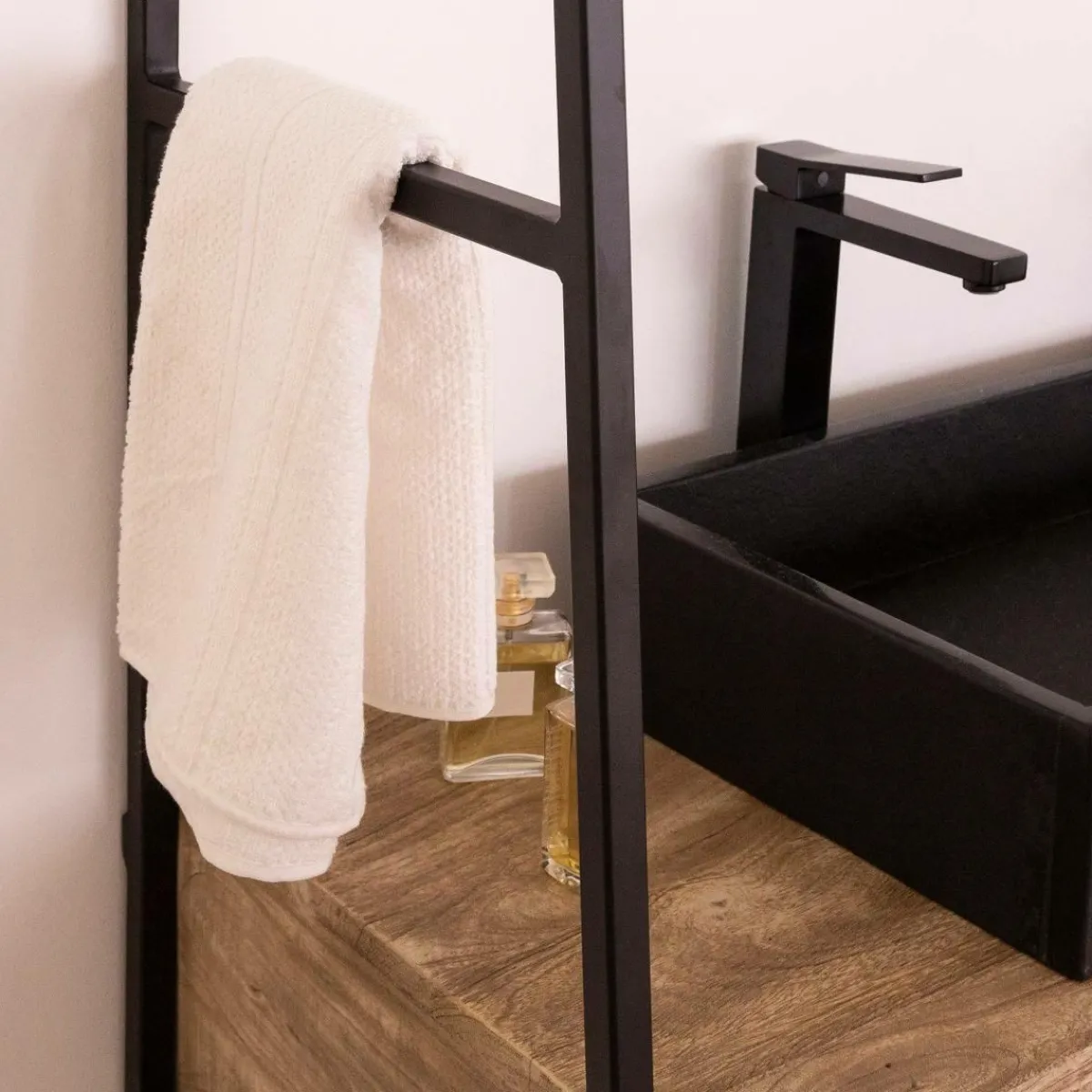 Made in Meubles Meuble sous vasque suspendu Amal