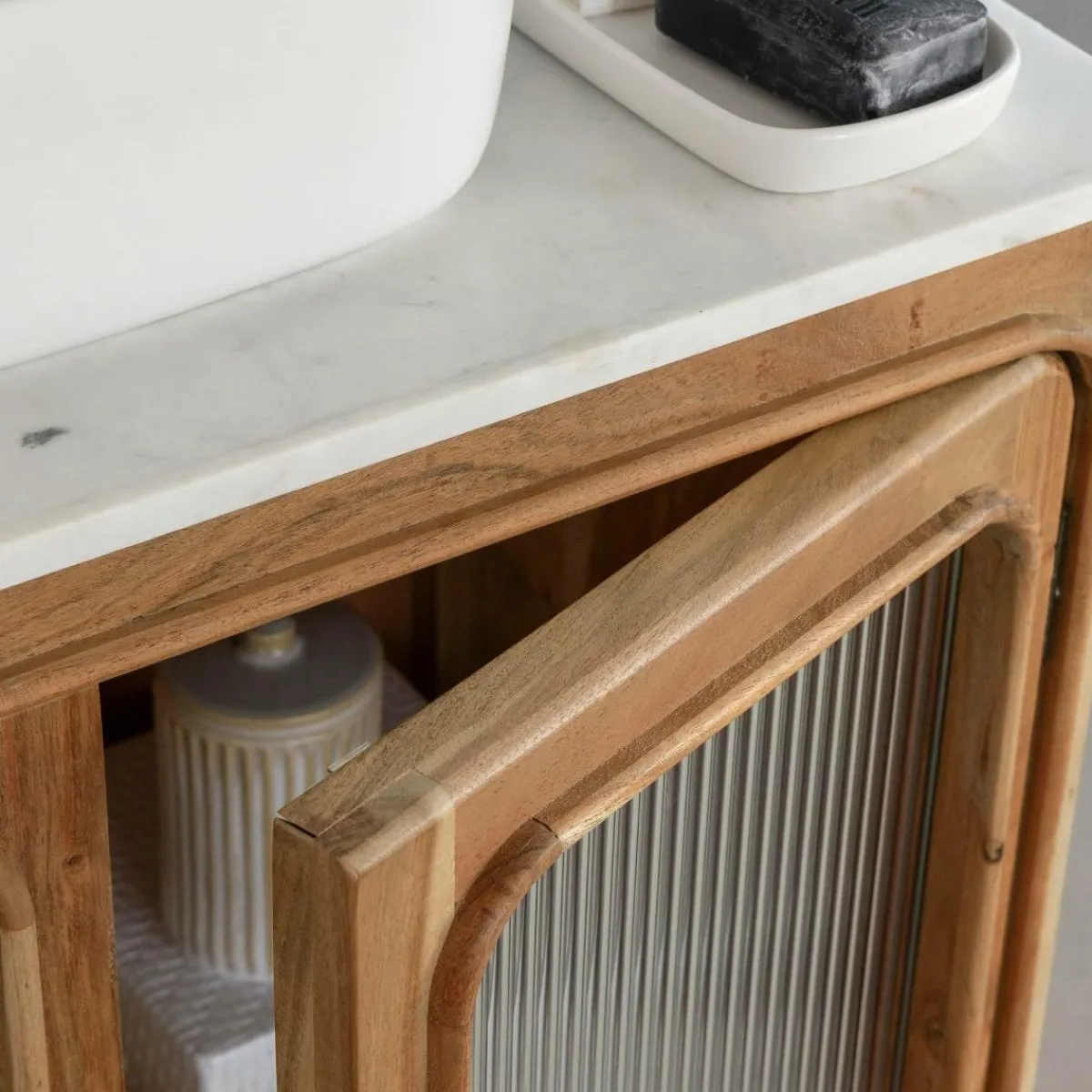 Made in Meubles Meuble sous vasque vitré en bois d'acacia et marbre Emyr