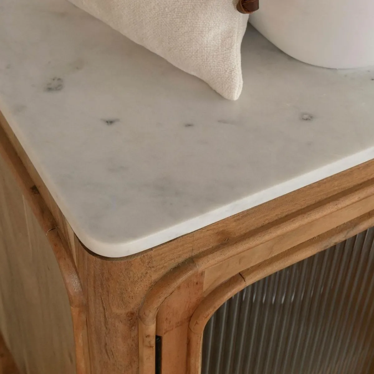 Made in Meubles Meuble sous vasque vitré en bois d'acacia et marbre Emyr