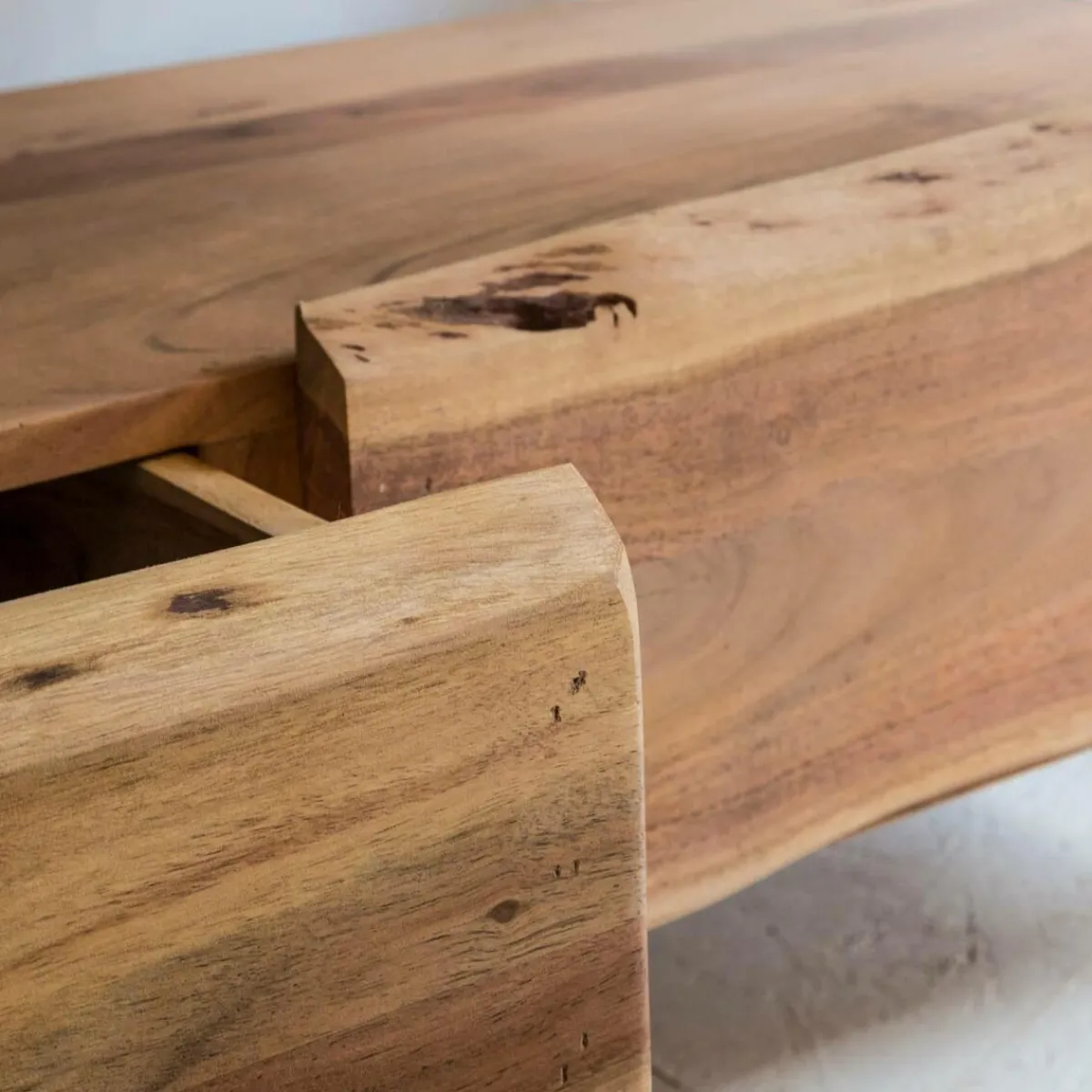 Made in Meubles Meuble TV en bois d'acacia 3 tiroirs Tree