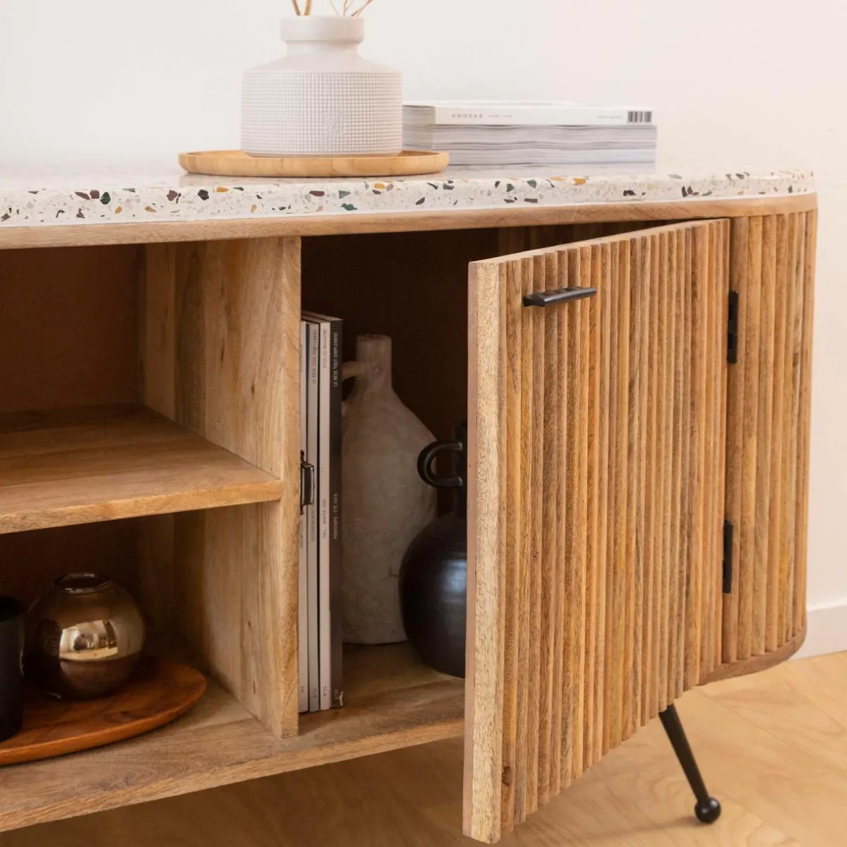 Made in Meubles Meuble TV en bois de manguier et terrazzo Ambrine