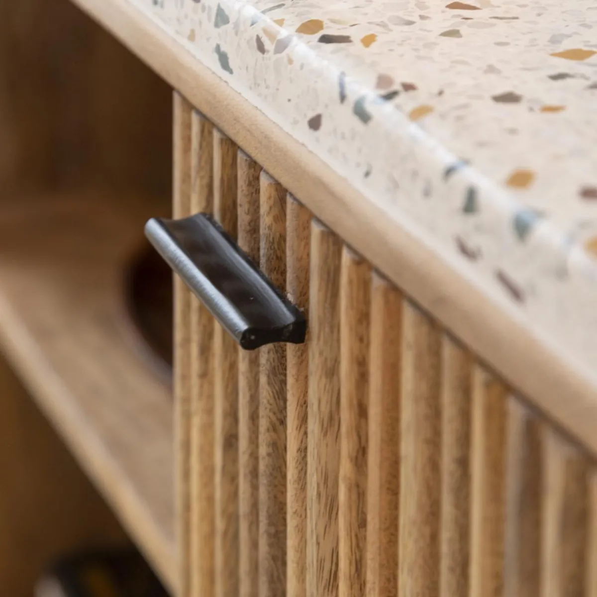 Made in Meubles Meuble TV en bois de manguier et terrazzo Ambrine