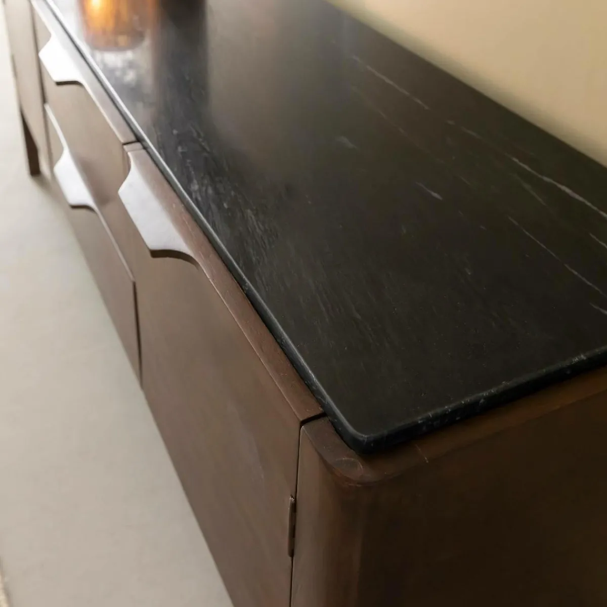 Made in Meubles Meuble TV en bois de manguier et marbre noir Roch