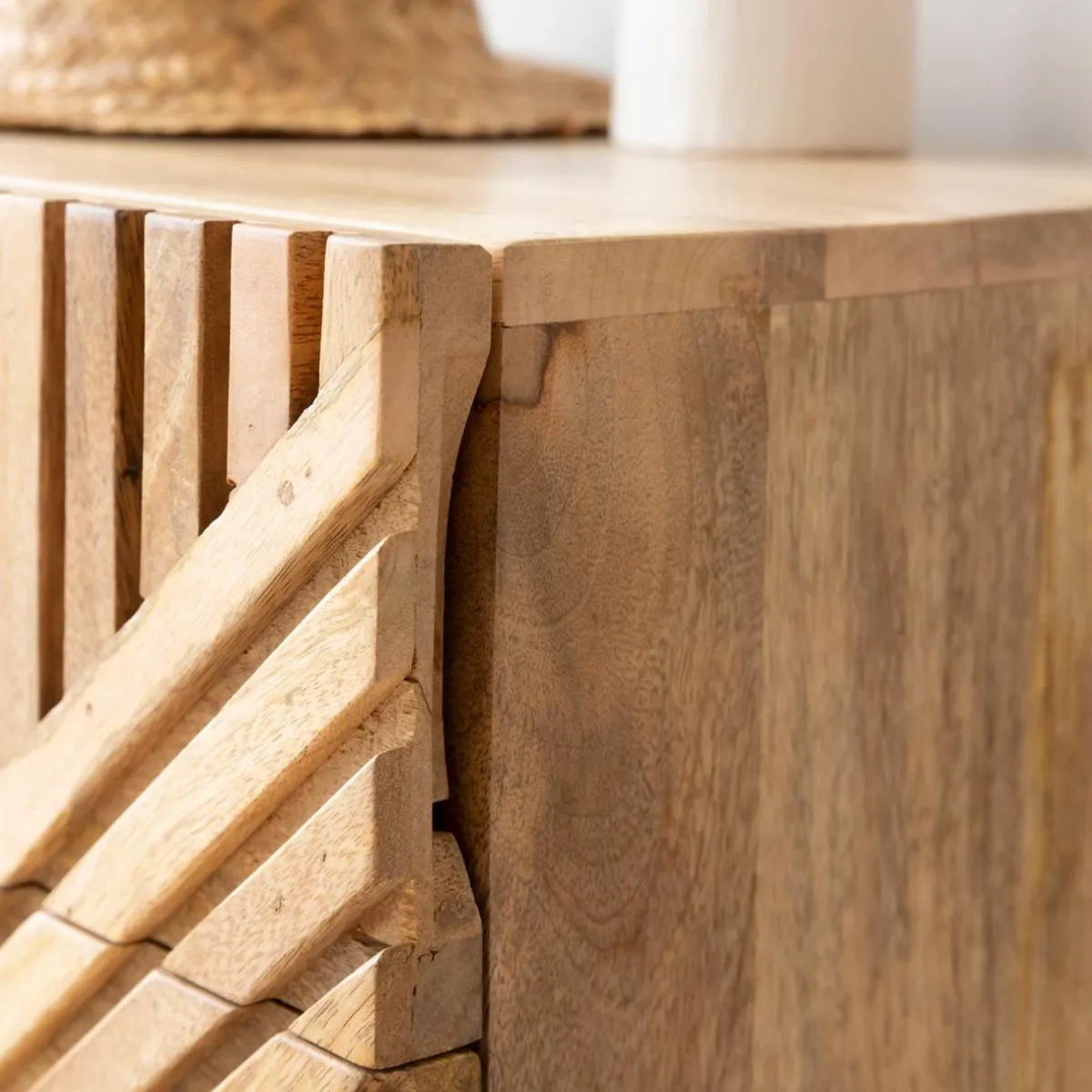 Made in Meubles Meuble TV en bois de manguier chevrons Maëva