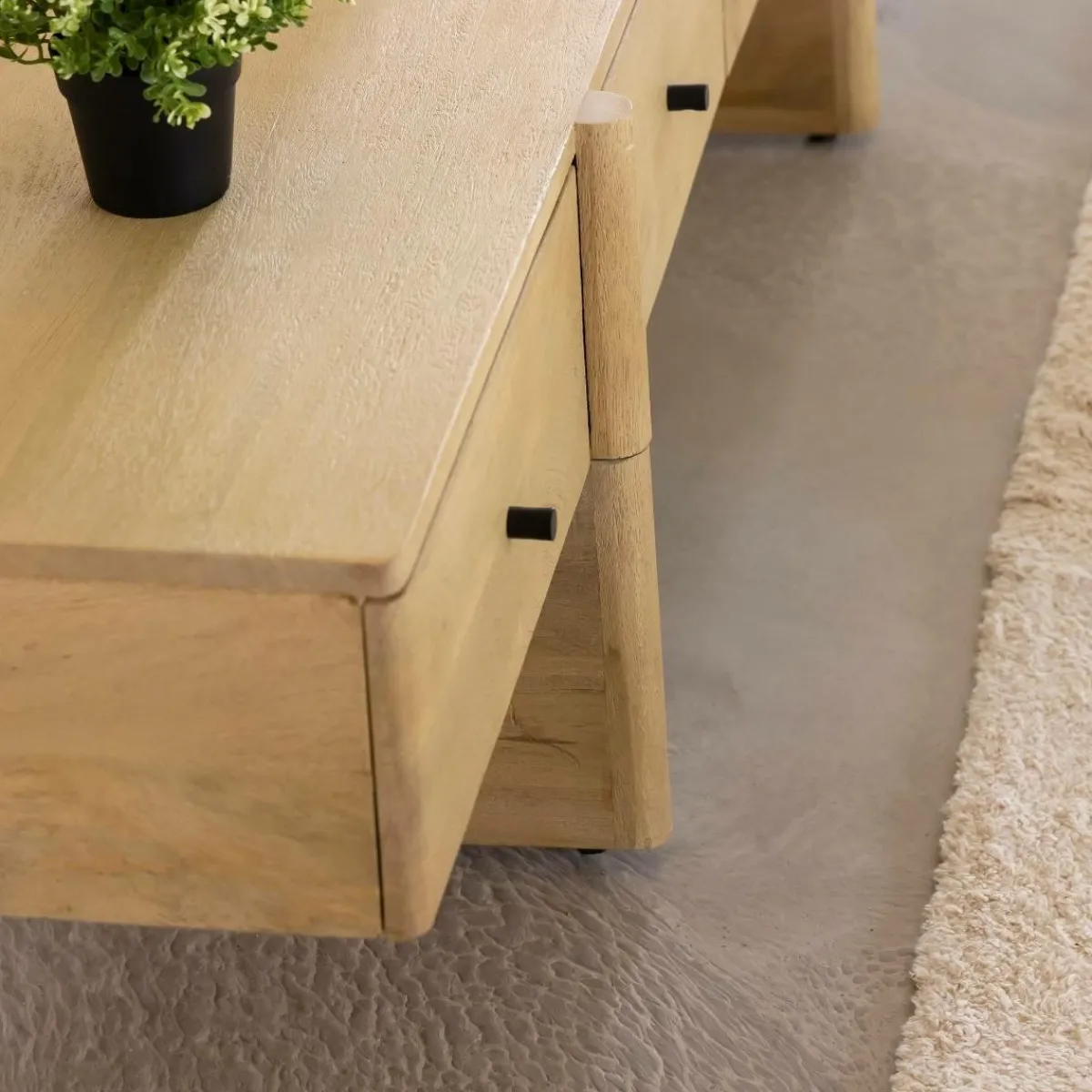 Made in Meubles Meuble TV en bois de manguier 4 tiroirs Amara