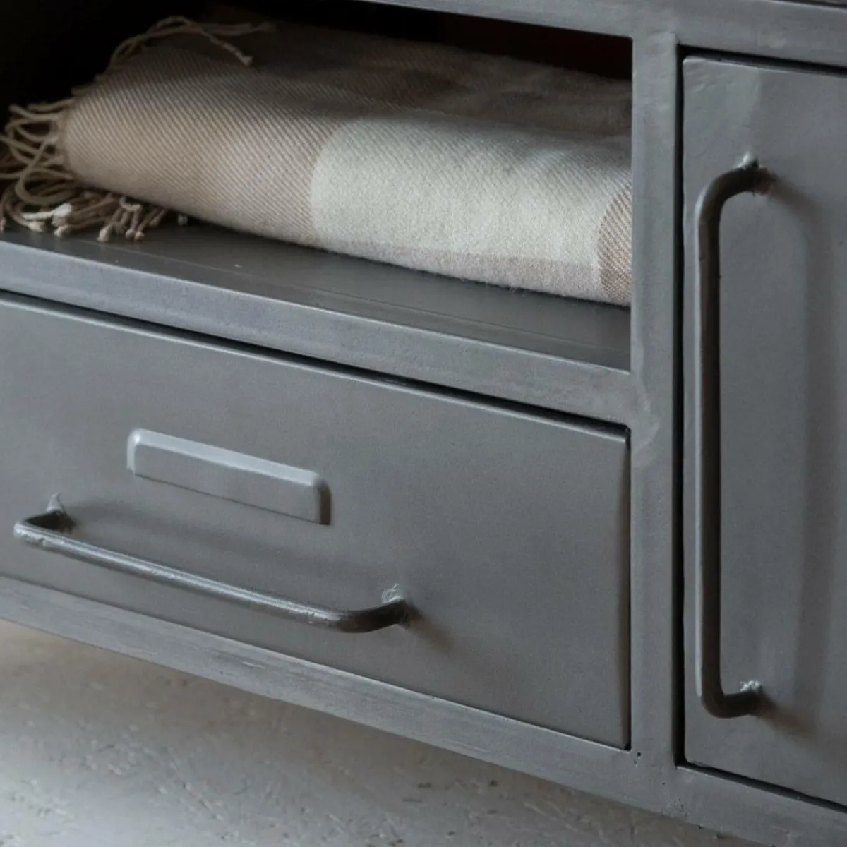 Made in Meubles Meuble tv en métal gris Gustavo