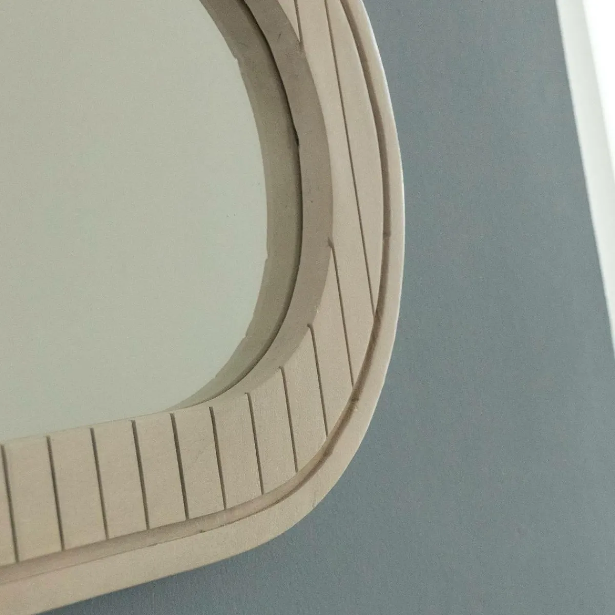 Made in Meubles Miroir en bois de manguier Yoni