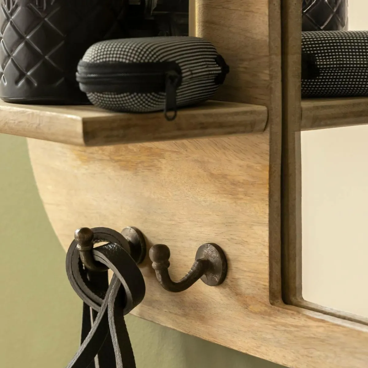 Made in Meubles Miroir ovale en bois de manguier clair Juliet