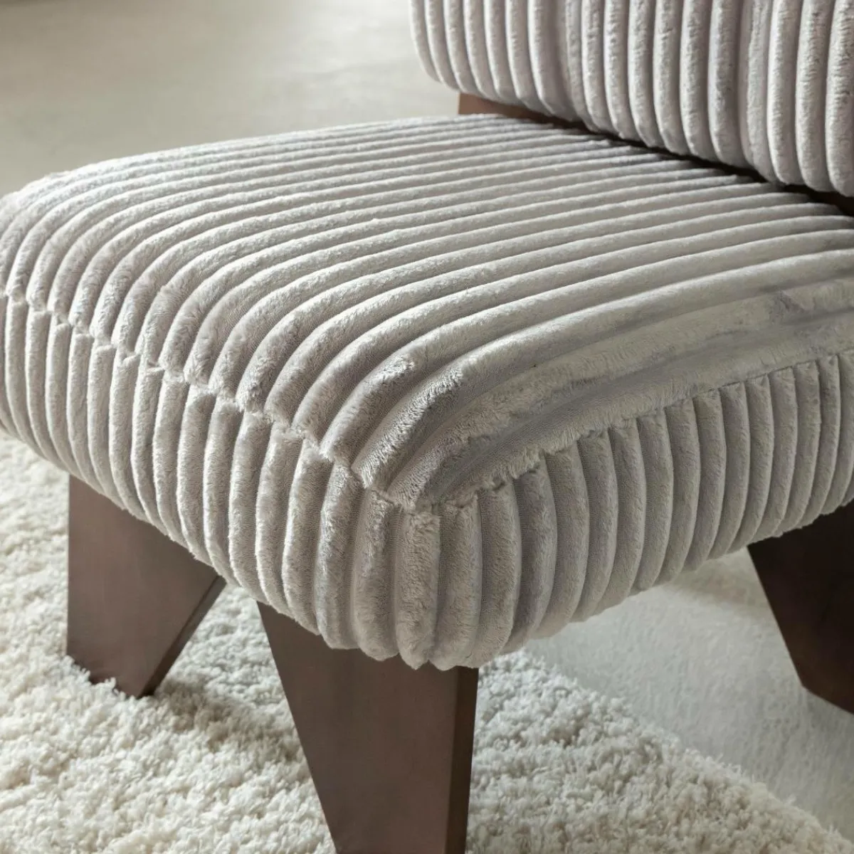 Made in Meubles Petit fauteuil carré en velours côtelé et bois d'hévéa gris Eleonor