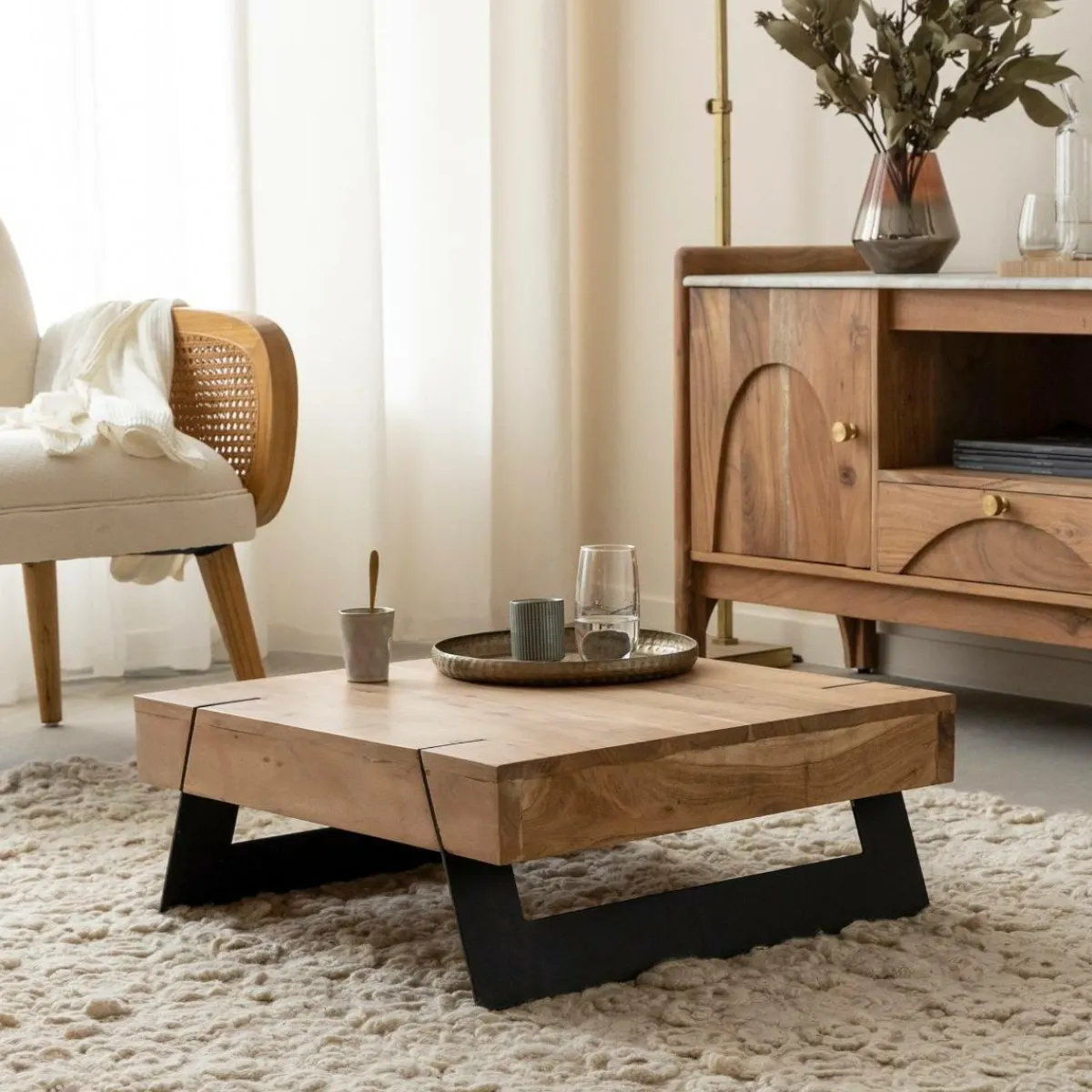 Made in Meubles Table basse carrée en bois d'acacia et métal Cassius