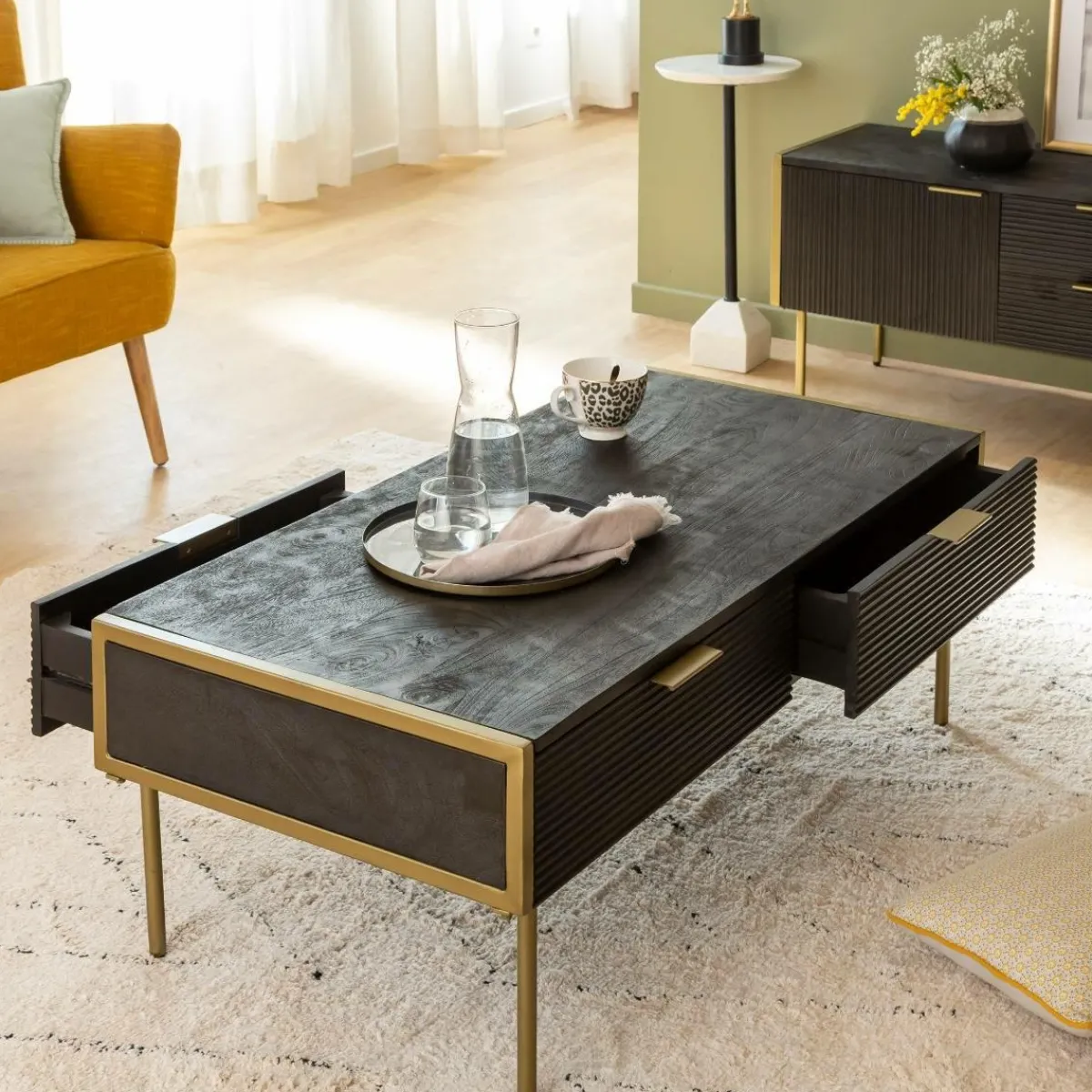 Made in Meubles Table basse en bois de manguier et métal doré Ange