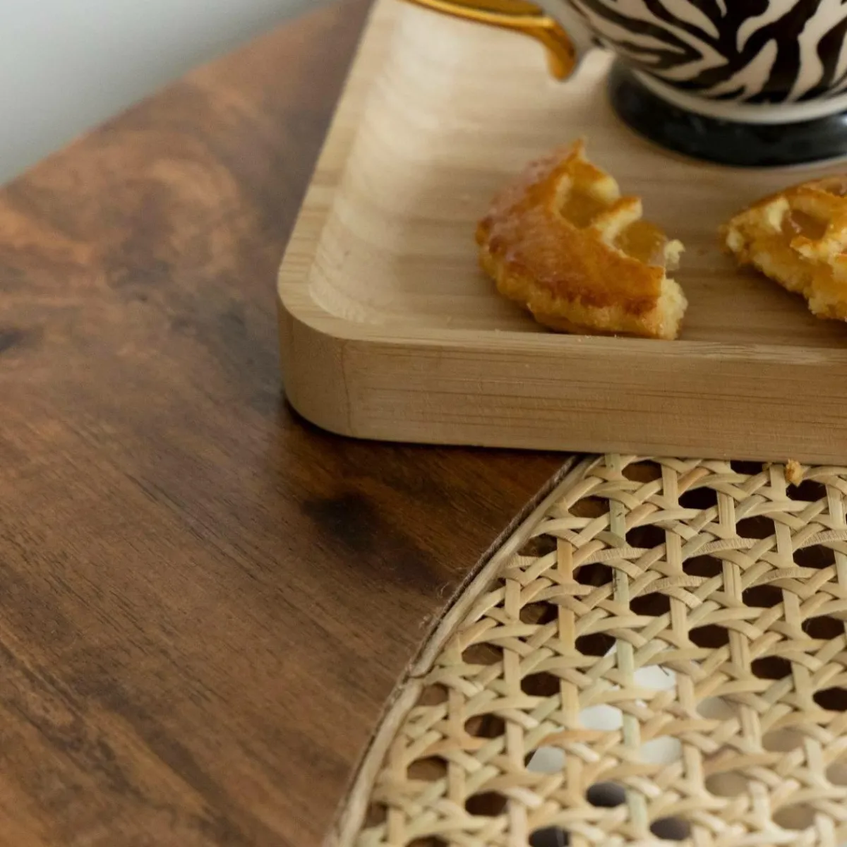 Made in Meubles Table basse en bois de manguier et cannage Zuria